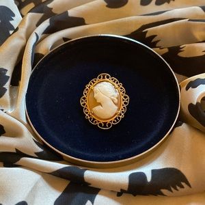 Vintage Cameo Brooch/Pendant
